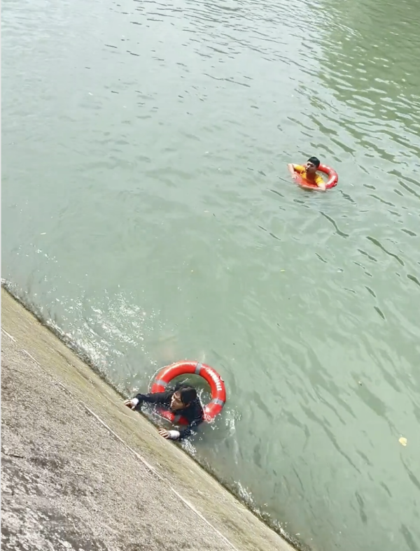 大圣证券 成都一藏族女孩遇落水男子，义无反顾跳水救援：救完有点后怕，第一次在户外河流下水